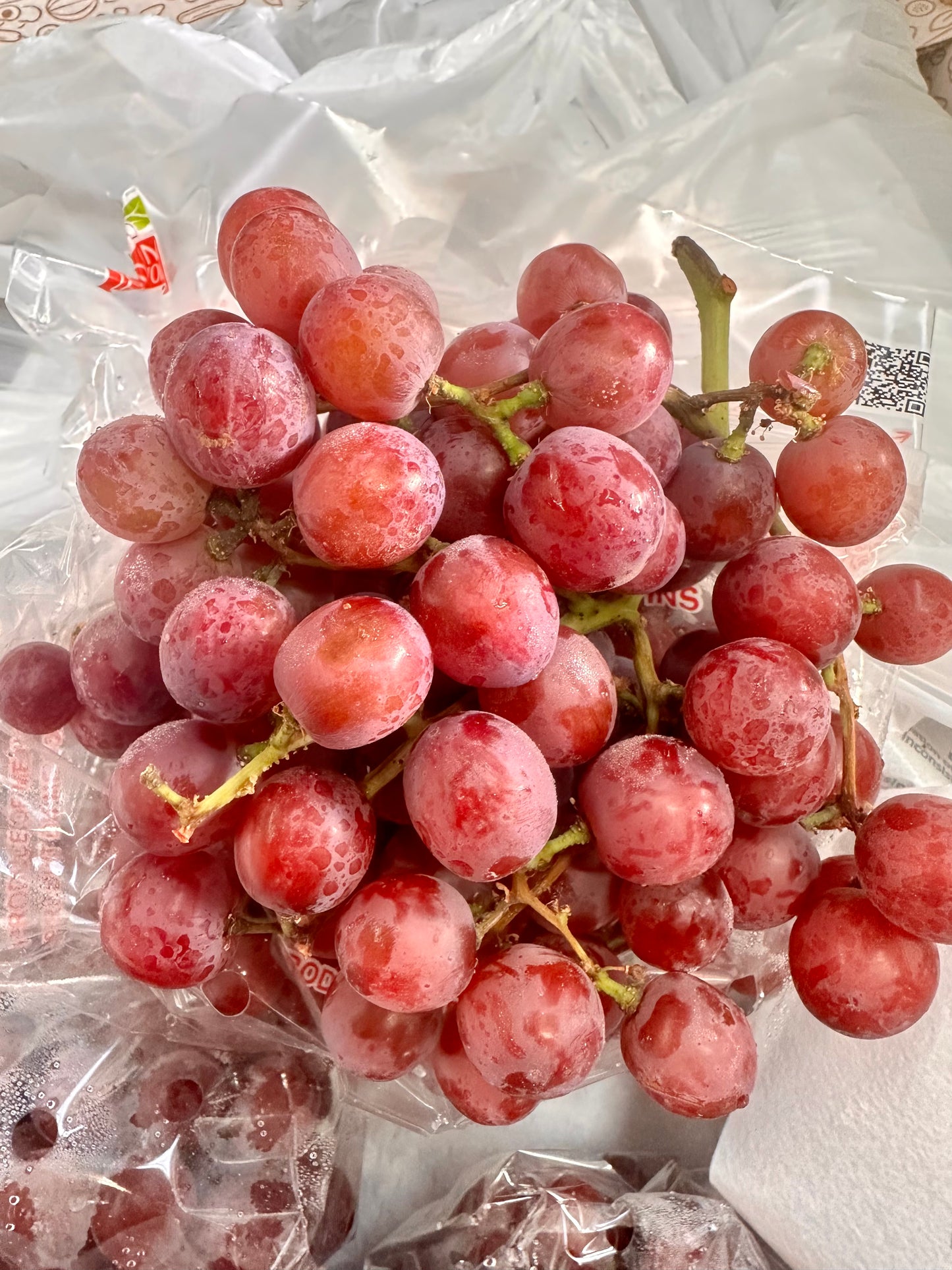 Grapes - Australian   Red  seedless Sweet  - 1/2 Kilo